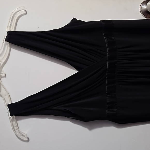 Women's 14 Sleeveless Dress - Picture 3 of 6